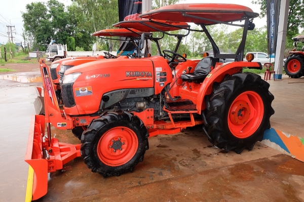 รถไถรุ่น L4708 อุปกรณ์ ใบมีด + ผาน 1 ตัว โทรเลย 089-0111624