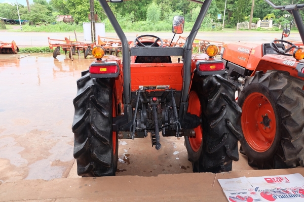 รถไถรุ่น L4708 อุปกรณ์ ใบมีด + ผาน 1 ตัว โทรเลย 089-0111624