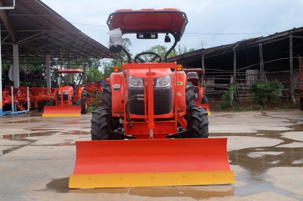 รถไถรุ่น L3608SP อุปกรณ์ ใบมีด + ผาน 1 ตัว โทรเลย 089-0111624 ด่วนๆ