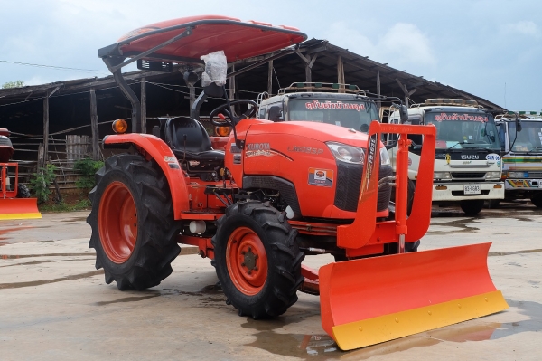 รถไถรุ่น L3608SP อุปกรณ์ ใบมีด + ผาน 1 ตัว โทรเลย 089-0111624 ด่วนๆ