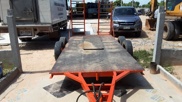 ขายรถลากรถเกี่ยวข้าว ขึ้น 60 70 95 ขายรถลากรถเกี่ยวข้าว ขึ้น 60 70 95