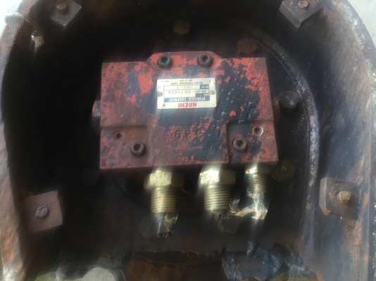 ขายมอเตอร์ตัวเดินPC40-7ยี่ห้อNACHIรุ่นPH-300-53-1145Aตัดเฟรมมามี2ชุดขายชุดละ35000บาท ตัวมอเตอร์กว้าง21ซม21ฟันน๊อตยึดเฟือง12ตัวยึดเฟรม9ตัว