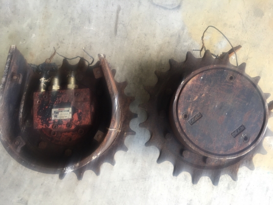 ขายมอเตอร์ตัวเดินPC40-7ยี่ห้อNACHIรุ่นPH-300-53-1145Aตัดเฟรมมามี2ชุดขายชุดละ35000บาท ตัวมอเตอร์กว้าง21ซม21ฟันน๊อตยึดเฟือง12ตัวยึดเฟรม9ตัว