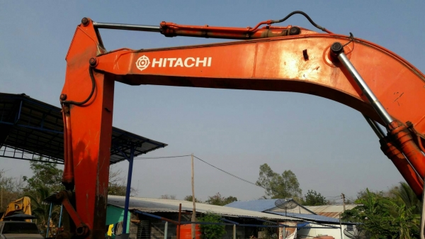 hitachi Ex200-1 พร้อมใช้ ลดเหลือ 450,000