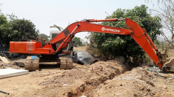 hitachi Ex200-1 พร้อมใช้ ลดเหลือ 450,000