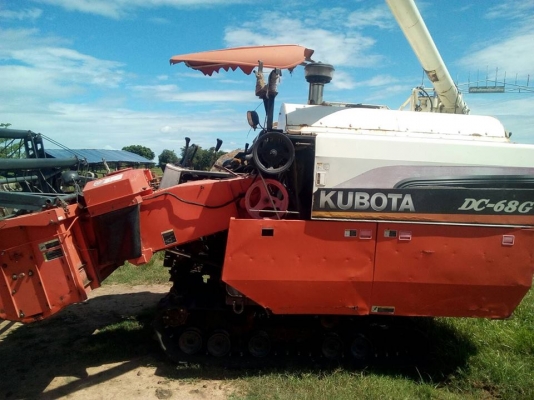 ขายรถเกี่ยวข้าว KUBOTA DC68G ปี54 รถสวยสภาพดี พร้อมใช้งาน เอกสารพร้อมโอน ราคา350,000 สนใจโทร 090-8588220คุณนะ 093-3258446คุณบิว หรือเข้าดูสินค้าอื่นๆได้ที่ www.narong2truck.com หรือ www.truck.in.th/498 หรือเพจFacebook ณรงค์ ซื้อขายรถมือสอง (เว็บไซต์ส่วนตั