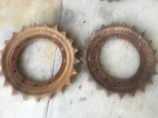 ขายสป๊อกเก็ตรูใน29ซมด้านนอก54ซม21ฟันน๊อตยึด12ตัวมี2ตัว และรูใน26.5ซมด้านนอก55ซม25ฟัน น๊อตยึด16ตัวมี2อันขายอันละ3000บาท