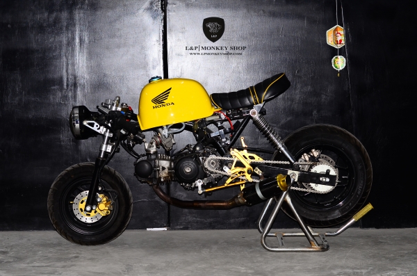 อะไหล่ แต่งรถเพียบ มีโช็คหน้า-หลัง ล้อ เครื่อง ถังน้ำมัน เบาะ และอะไหล่อื่นๆที่แต่งรถทั้งหมด ลดราคา 20-30\%