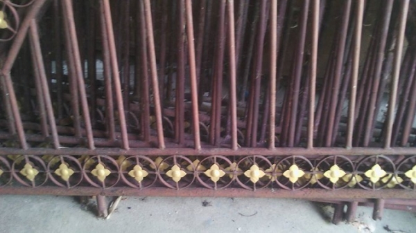 ขาย รั้วเหล็กตามรูป ขนาด ยาว 237 ซม. สูง 125 ซม.