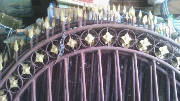 ขาย รั้วเหล็กตามรูป ขนาด ยาว 237 ซม. สูง 125 ซม.