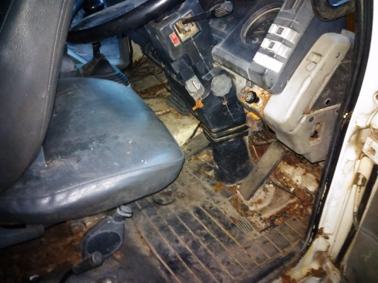 ขายหัวเก๋ง ROCKY สภาพทรงดีแต่ผุ ภายในยังดูสมบูรณ์