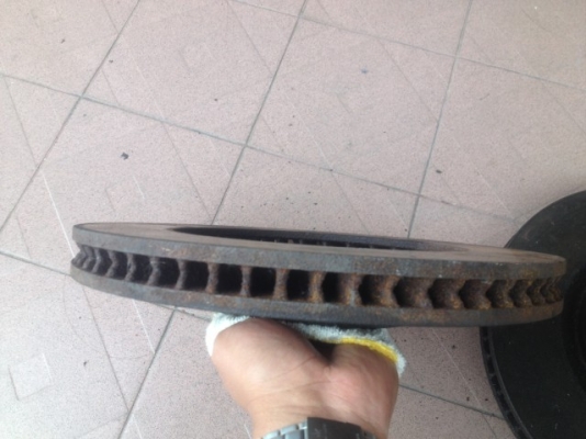 จานเบรคกว้าง 320 มิลหนา 30 มิล 5รู114 เก่าญีปุ่นเเท้สภาพสวย คู่ละ จานเบรคกว้าง 320 มิลหนา 30 มิล 5รู114 เก่าญีปุ่นเเท้สภาพสวย คู่ละ