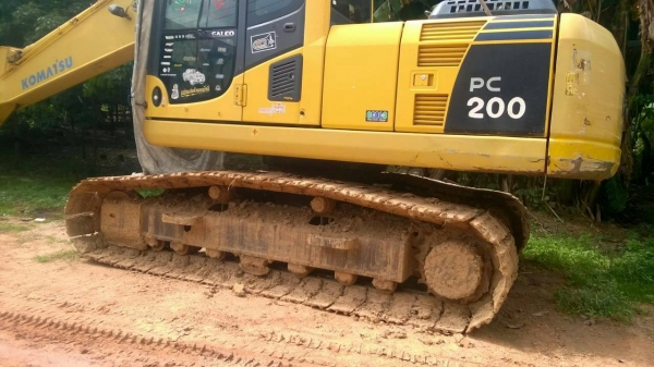 KOMATSU PC 200-8