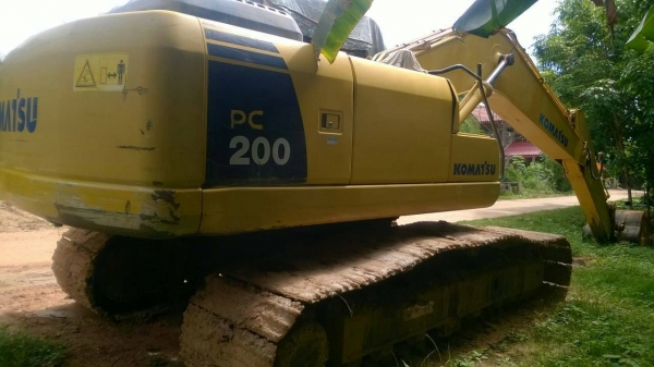 KOMATSU PC 200-8