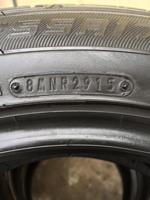 ขายยาง DUNLOP LM704 215-55-17 ปี15 ดอกสวย ไม่กินข้าง ชุดละ 5,000 บาท