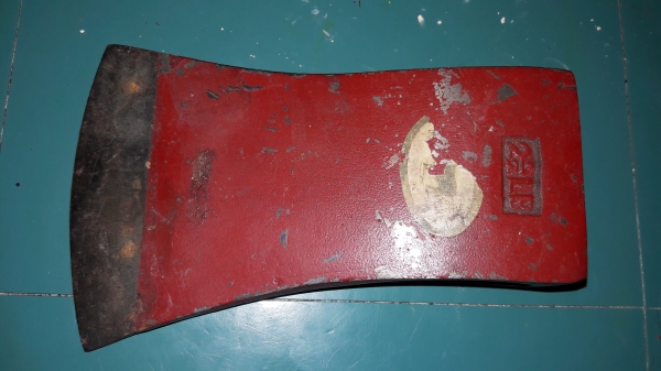 ขายขวานงานเก่าตราวัวขนาด2 1/2ปอน ขายขวานงานเก่าตราวัวขนาด2 1/2ปอน