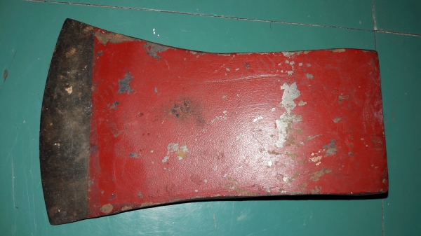 ขายขวานงานเก่าตราวัวขนาด2 1/2ปอน ขายขวานงานเก่าตราวัวขนาด2 1/2ปอน