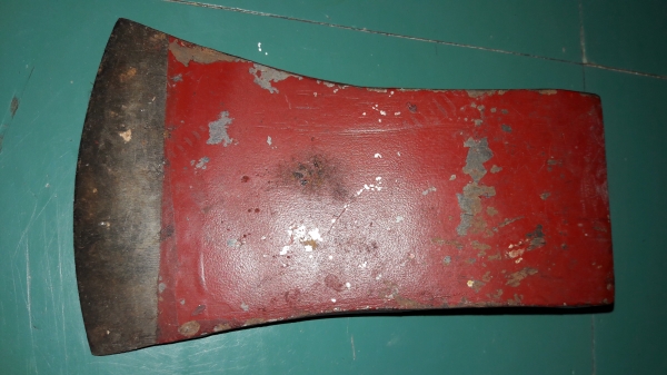 ขายขวานงานเก่าตราวัวขนาด2 1/2ปอน ขายขวานงานเก่าตราวัวขนาด2 1/2ปอน