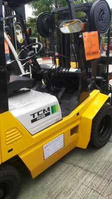 ขายรถ tcm  ขนาด 2.5 ตัน  น้ำมันดีเซล  เกียร์ ธรรมดา สเปคพิเศษ inverter clamp