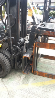 ขายรถ tcm  ขนาด 2.5 ตัน  น้ำมันดีเซล  เกียร์ ธรรมดา สเปคพิเศษ inverter clamp