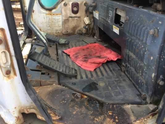 Kobelco SK45SR มีไลน์กระแทก มีตู้เก๋ง นำเข้าจากญี่ปุ่น ตอนนี้รถถึงเมืองไทยแล้วครับ สวย ๆ