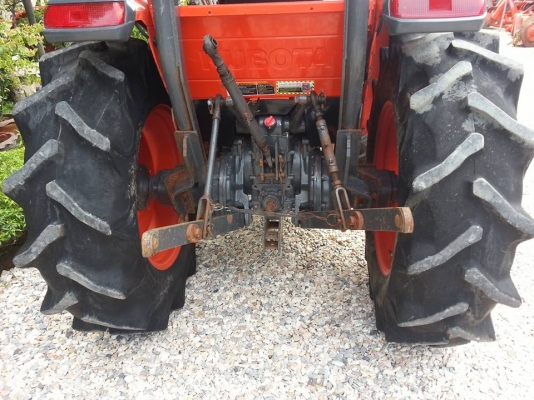 คูโบต้า L4708 4 WD ใบมีดดันหน้า