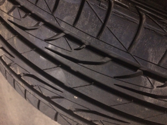 ขายล้อแม็กขอบ 17 พร้อมยางสวยๆ ขายล้อแม็กขอบ 17 พร้อมยางสวยๆ