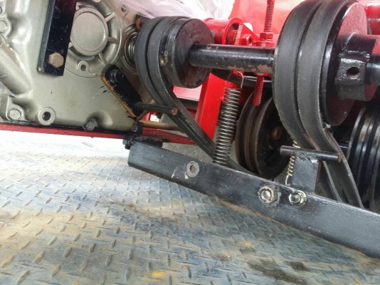 GOODY TOP DRESSER รถโรยทรายแบบนั่งขับ พร้อมให้คำปรึกษาและแนะนำวิธีการใช้ GOODY TOP DRESSER รถโรยทรายแบบนั่งขับ พร้อมให้คำปรึกษาและแนะนำวิธีการใช้