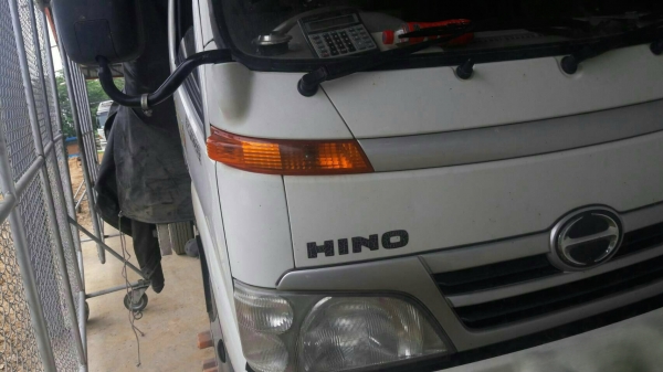 รถฮีโน่ 6 ล้อ ( ทูโถ้ )  121 แรงม้า. ปี 51.  ( รถวิ่ง 1xx,xxx กม. )    สนใจติดต่อ  081 - 6079515