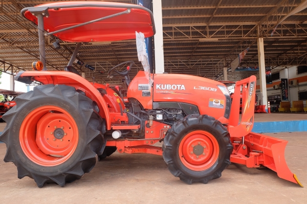 รถไถรุ่น L3608 อุปกรณ์ ใบมีด + ผาน 1 ตัว ดาวน์ 10,000 บาท โทรเลย 089-0111624 ด่วนๆ