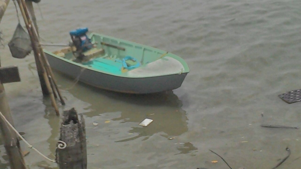 ขาย เรือ11ฟุตพร้อมเครื่อง yamaha 6 แรง + ชุดหาง3k