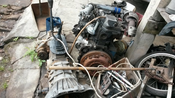 ขายเครื่องTOYOTA  2L 2.4 T พร้อมเกียร4x4 มี PTO