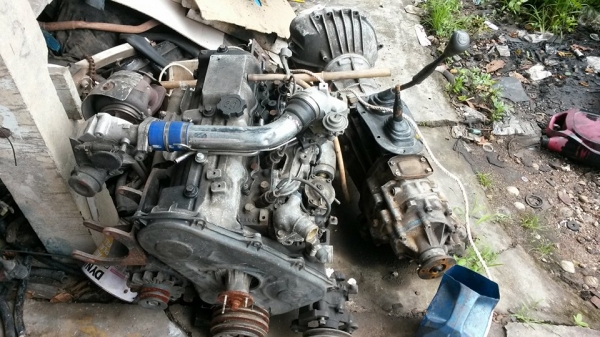 ขายเครื่องTOYOTA  2L 2.4 T พร้อมเกียร4x4 มี PTO