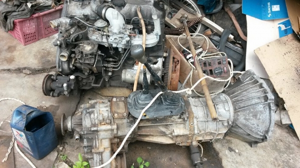 ขายเครื่องTOYOTA  2L 2.4 T พร้อมเกียร4x4 มี PTO