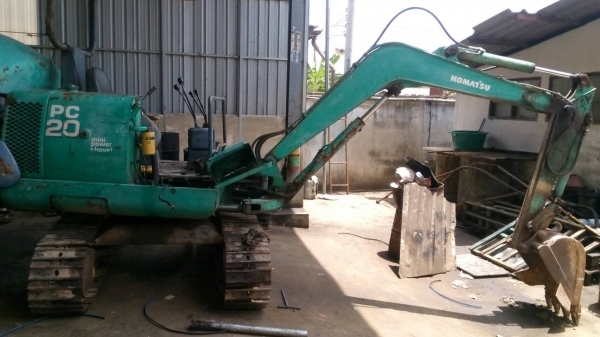 ขายรถแมคโค PC-20-7 สภาพสวย ช่วงล่าง 80\% เอกสาร อินวอย เครื่องเดิมปั๊มเดิม ขายด่วน 180000