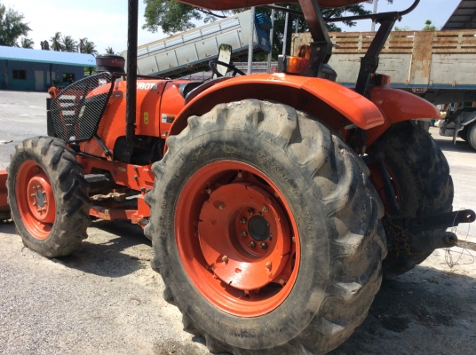 ขายรถไถคูโบต้า M7040พร้อมเล่มอุปกรณ์ดันหน้าผานหลังใช้งานมา4000ชม