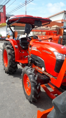 ขายรถแทรกเตอร์ kubota 4708 SP