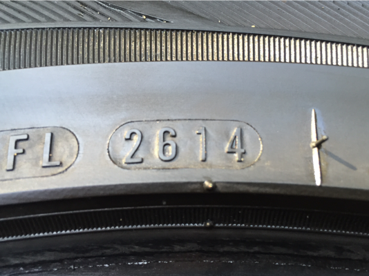 ยาง Roadstone 235 50 19 กลางปี14 ดอกเต็ม เนื้อนิ่ม ราคาไม่แพง ยาง Roadstone 235 50 19 กลางปี14 ดอกเต็ม เนื้อนิ่ม ราคาไม่แพง