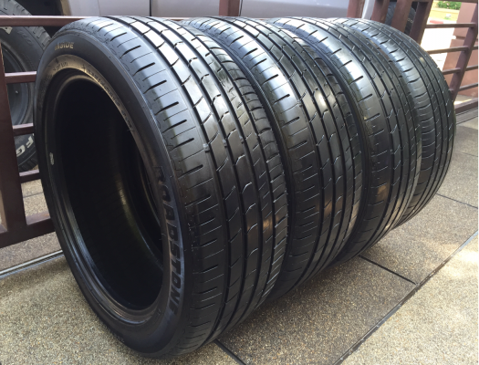 ยาง Roadstone 235 50 19 กลางปี14 ดอกเต็ม เนื้อนิ่ม ราคาไม่แพง