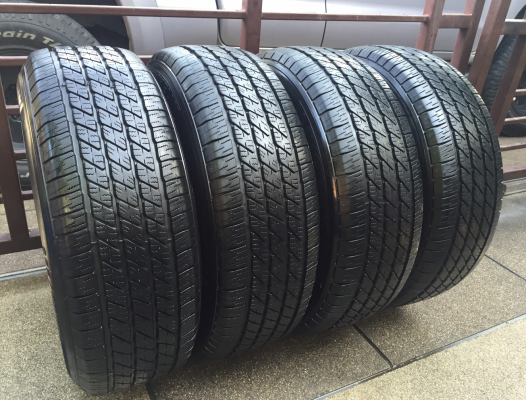 ยาง Michelin 265 65 17 ปี14 ดอกเต็ม ไม่มีปะ เนื้อนิ่ม ราคาไม่แพง