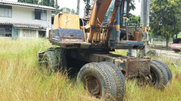 ขายรถแบคโคล้ ยางสภาพดี ทะเบียนพร้อม พร้อมใช้งาน