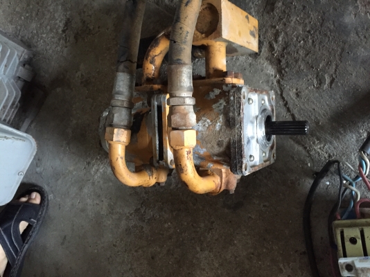 ขายปั้มไฮโดรลิค2ตอนสำหรับใส่แบคโฮ ยี่ห้อkomatsu pc30กับpc60(โคมัสสึ) ขายปั้มไฮโดรลิค2ตอนสำหรับใส่แบคโฮ ยี่ห้อkomatsu pc30กับpc60(โคมัสสึ)