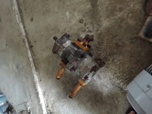 ขายปั้มไฮโดรลิค2ตอนสำหรับใส่แบคโฮ ยี่ห้อkomatsu pc30กับpc60(โคมัสสึ) ขายปั้มไฮโดรลิค2ตอนสำหรับใส่แบคโฮ ยี่ห้อkomatsu pc30กับpc60(โคมัสสึ)