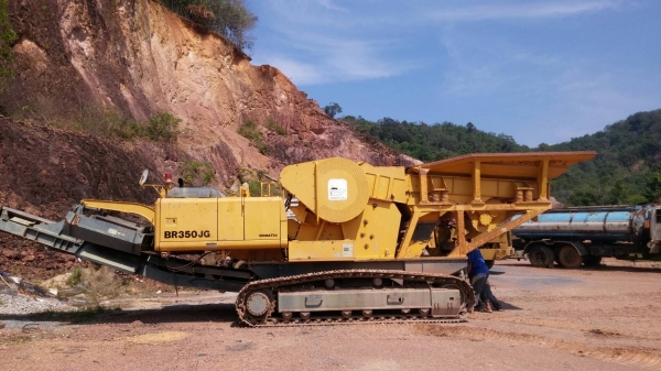 ขายรถโม่หินโมบาย ยี่ห้อ KOMUTSU รุ่น BR350JG