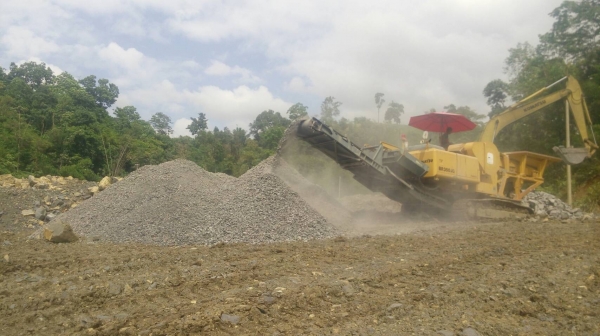 ขายรถโม่หินโมบาย ยี่ห้อ KOMUTSU รุ่น BR350JG ขายรถโม่หินโมบาย ยี่ห้อ KOMUTSU รุ่น BR350JG