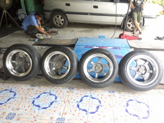 TE37 ขอบ 15 กว้าง 8 พร้อมยาง GT ดอกเต็มขนยางยังอยู่