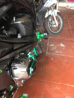 z800  ของแต่งเต็มๆไม่ต้องแต่งอะไรแล้วครับไม่ล้มไม่ชนจัดไฟแนนหรือเงินสดก้ได้