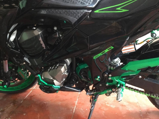 z800  ของแต่งเต็มๆไม่ต้องแต่งอะไรแล้วครับไม่ล้มไม่ชนจัดไฟแนนหรือเงินสดก้ได้