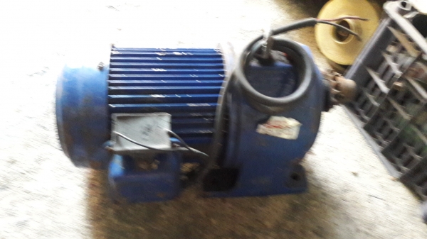 ขาย !! มอเตอร์เกียร์.ขนาด1แรง220v.รอบ1:30 สภาพพร้อมใช้งาน
