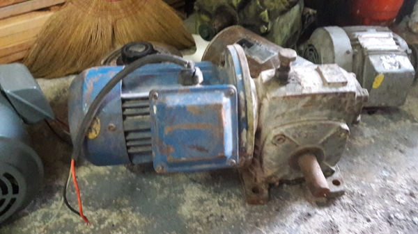 ขาย !! มอเตอร์เกียร์.ขนาด1แรง380v..รอบ1:20 สภาพพร้อมใช้งาน